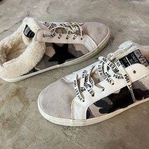 Vintage Havana slip ons size 8